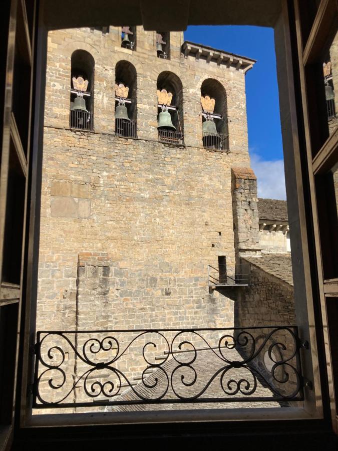 El Balcon De La Catedral Jaca Exterior photo